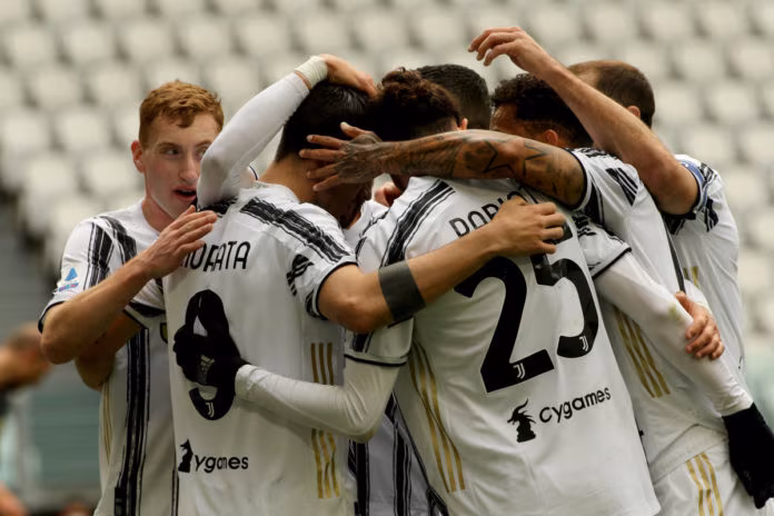 Tris della Juventus al Genoa, vincono Napoli e Lazio