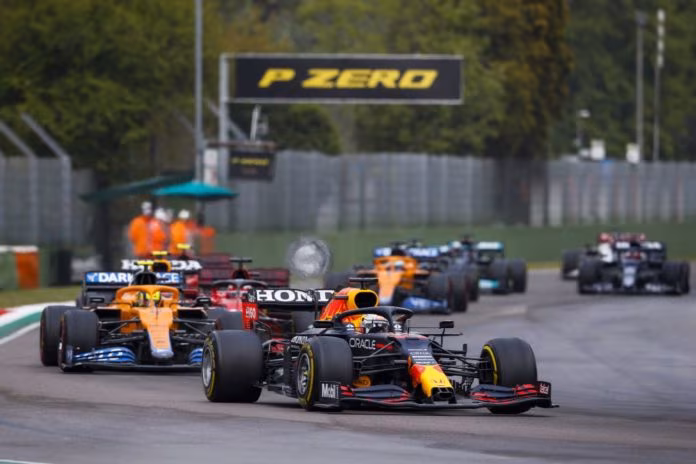 Verstappen vince a Imola su Hamilton e Norris, Leclerc 4°