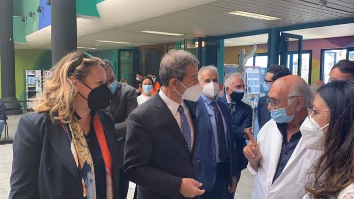 Musumeci visita hub vaccini Agrigento “Uscire presto dal tunnel”
