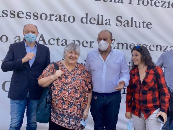 Covid, figlia Che Guevara visita hub vaccinale di Palermo