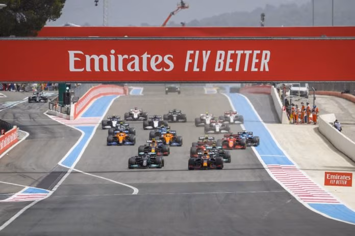 Verstappen vince in Francia davanti a Hamilton, male Ferrari