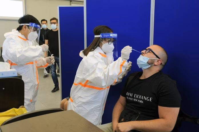 Covid, negli ultimi 45 giorni 69,2% tamponi positivo a variante delta