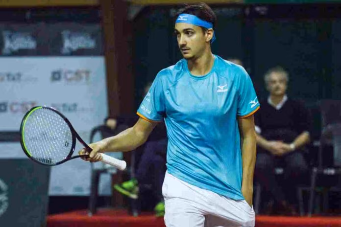 Sonego agli ottavi a Cincinnati, Isner elimina Sinner