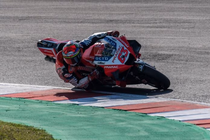 A Misano Bagnaia concede il bis davanti a Quartararo, 3° Bastianini