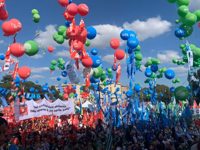 A Roma “Mai più fascismi”, Landini “La piazza è di tutti”