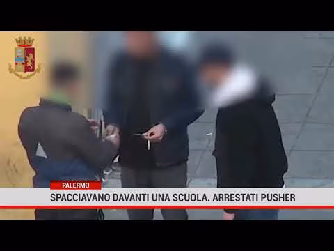 Palermo. Spacciavano davanti una scuola
