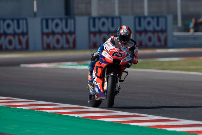 Pole per Bagnaia ad Austin davanti a Quartararo