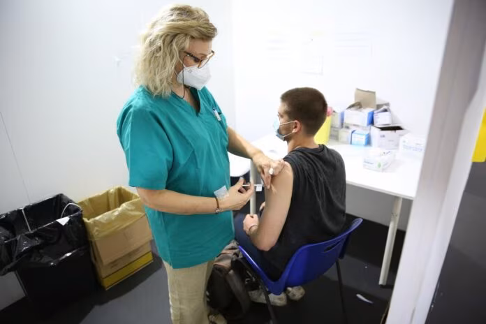 Covid, in Sicilia incidenza in aumento tra i più giovani