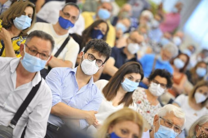 Covid, in Sicilia più controlli e mascherine all’aperto