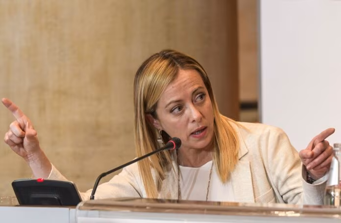 Vaccino, Meloni “Desecretare i contratti con le case farmaceutiche”