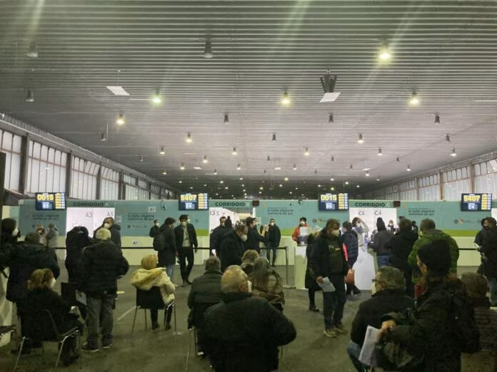 Vaccino, Costa “Positivo bilancio serale over50 in hub Fiera Palermo”