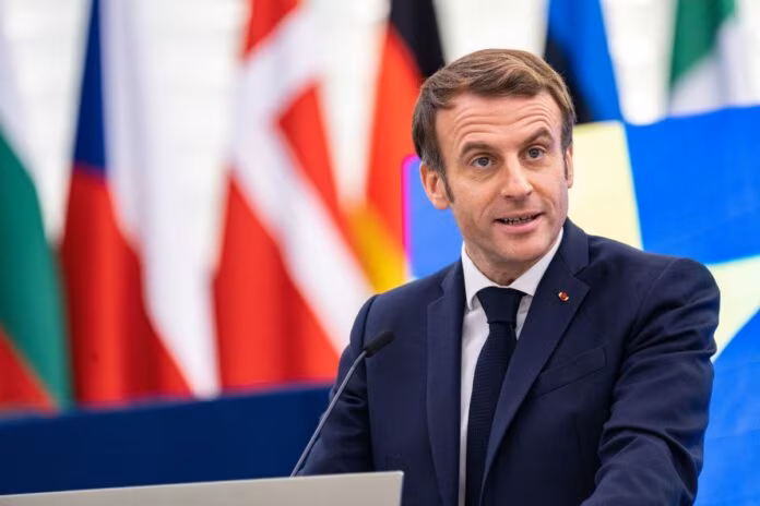 Ucraina, Macron “Putin ha scelto la guerra, le sue sono bugie”