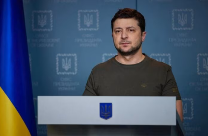 Ucraina, Zelensky “I russi ci vogliono distruggere”