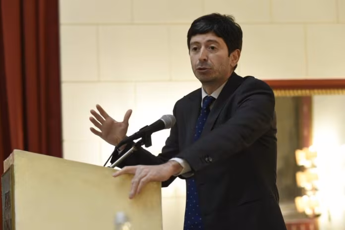 Covid, Speranza “Giusto uscire dall’emergenza ma serve ancora prudenza”