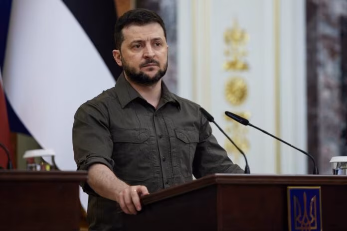 Ucraina, Zelensky “La ricostruiremo, combattiamo per la libertà”