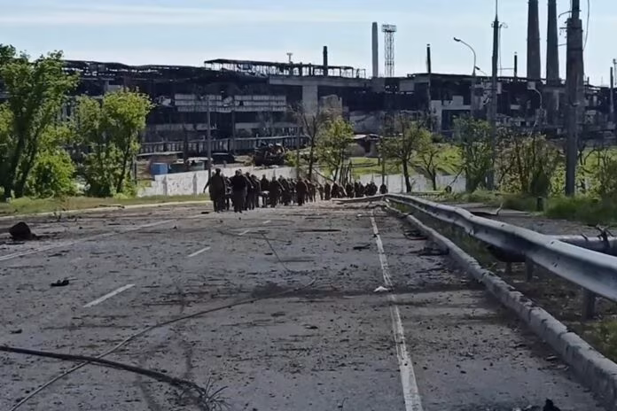 Ucraina, acciaieria Azovstal in mano ai russi, arresi i combattenti