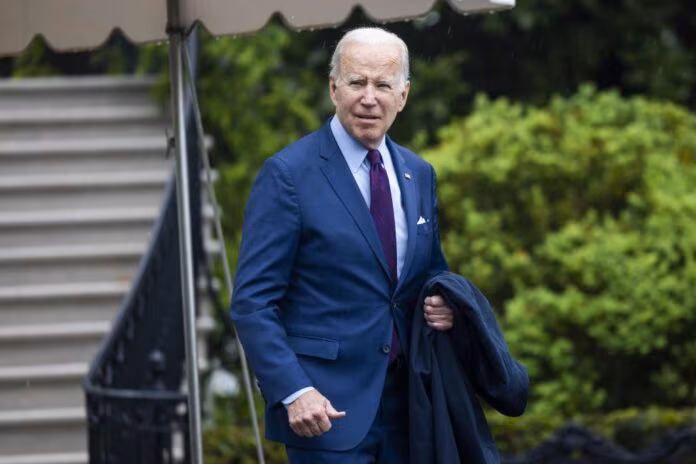 Ucraina, Biden annuncia altri aiuti, prosegue evacuazione da Mariupol