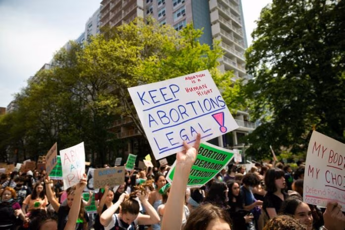 Usa, la Corte Suprema abolisce la sentenza sul diritto all’aborto