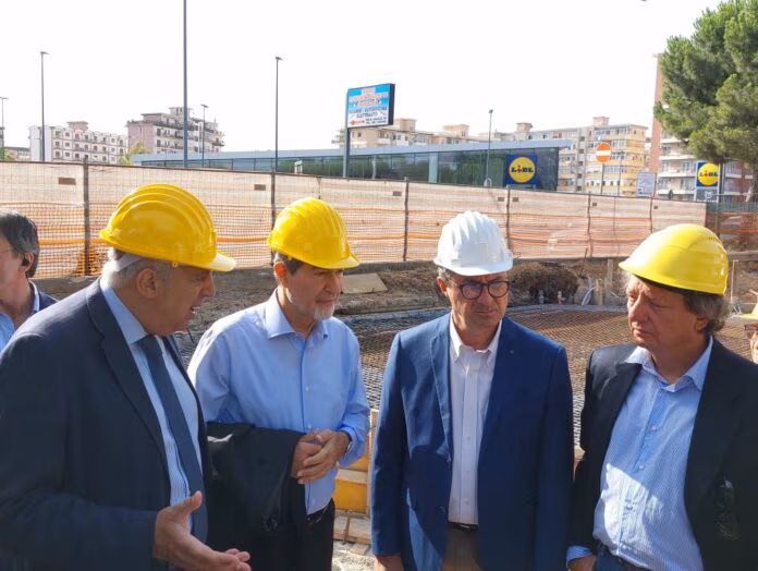 Musumeci-Lagalla a cantiere Viale Regione a Palermo “Riapre a settembre”