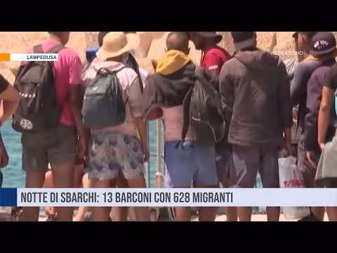 Notte di sbarchi a Lampedusa, arrivati 13 barconi con 628 migranti.