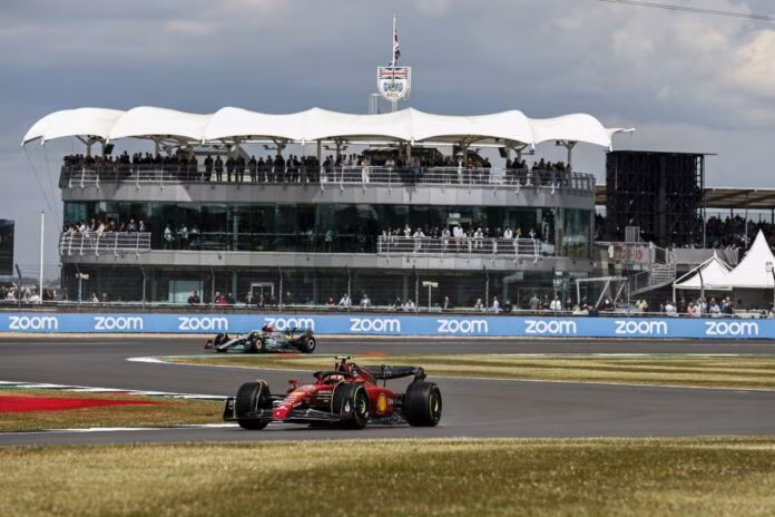 Sainz il più veloce nel venerdì di libere a Silverstone