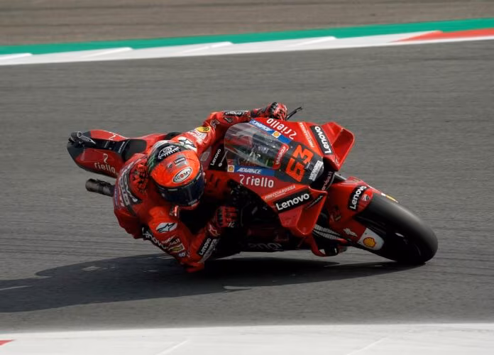 Bagnaia vince anche a Silverstone, Quartararo ottavo