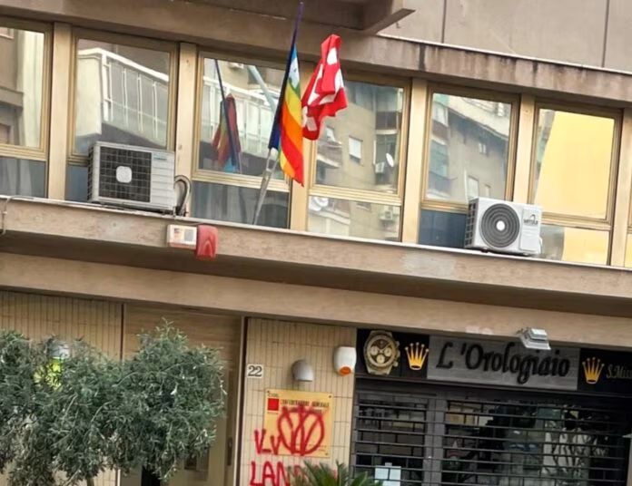 Imbrattata con scritte offensive la sede regionale della Cgil a Palermo