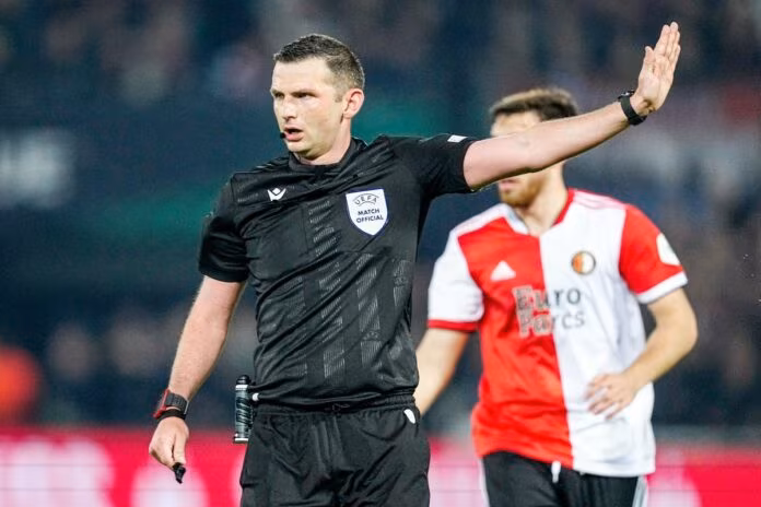 Oliver arbitra Supercoppa europea, fuorigioco semi-automatico la novità