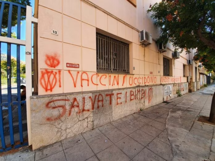 A Palermo scritte No vax alla Fiera e presso la sede dell’Ordine dei giornalisti