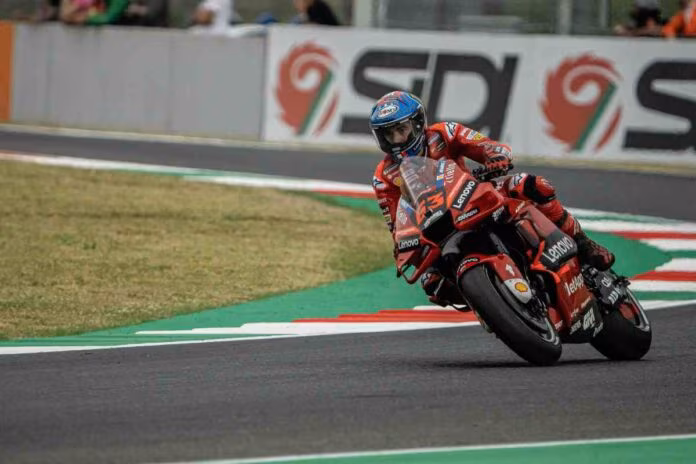 Bagnaia trionfa a Misano davanti a Bastianini