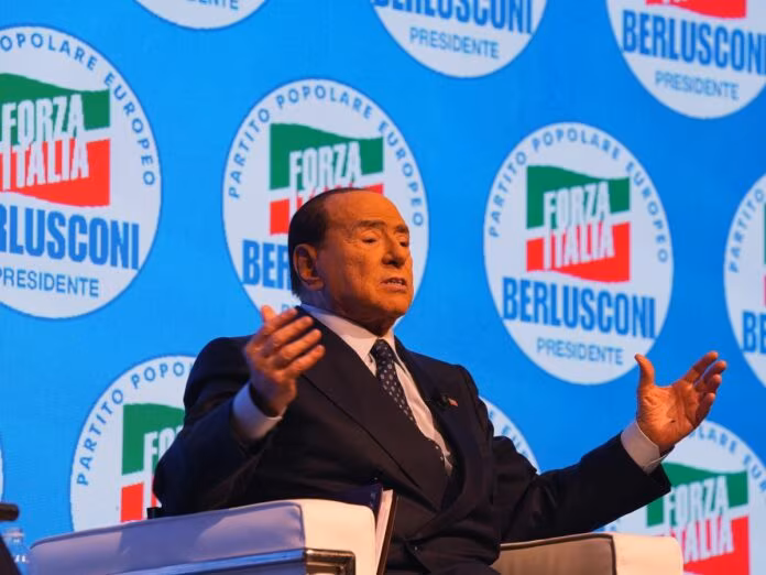 Berlusconi “Abbiamo una golden share sul rischio populismo”