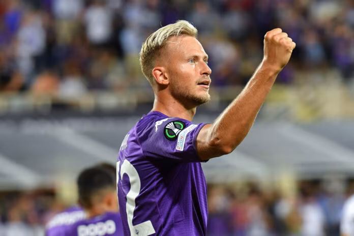 Pari viola al debutto in Conference, Fiorentina-Riga 1-1