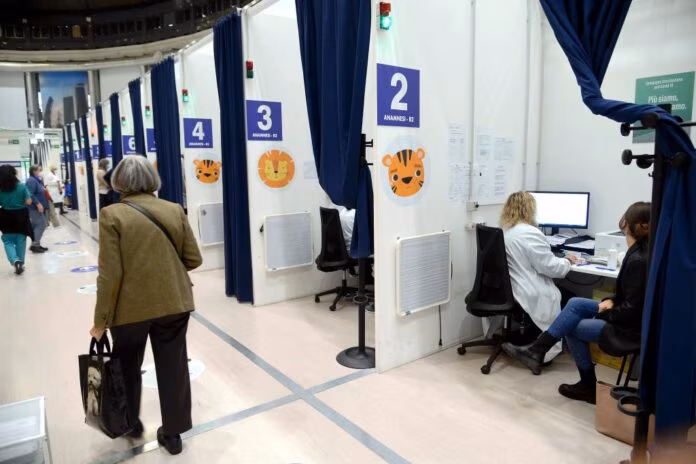 Covid, 35.043 nuovi contagi e 93 decessi