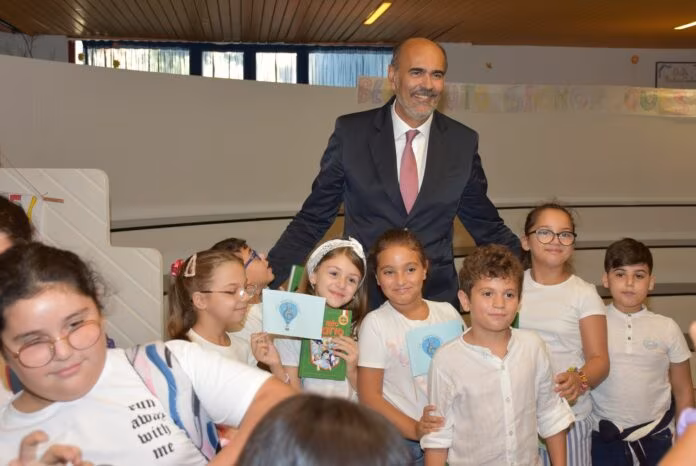 Il Questore di Palermo consegna ai bambini l’agenda scolastica “Il Mio Diario”