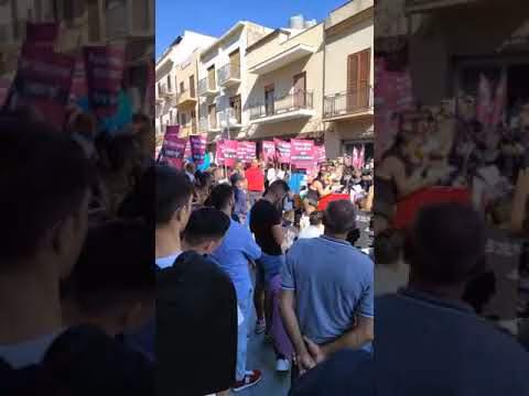 Mazara scende in piazza contro il caro bollette