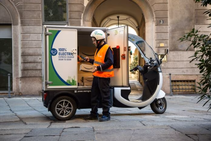 Amazon presenta i suoi hub di micromobilità in Italia