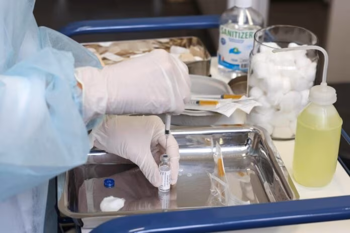 Contagi Covid in calo in Sicilia, somministrate 974 quinte dosi vaccino