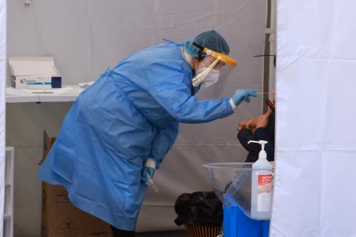 Covid, incidenza stabile ma in calo Rt medio e trasmissibilità