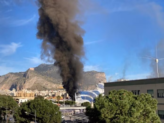 Incendio sul traghetto Palermo-Napoli, Monti “Allarme rientrato”