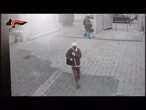 Matteo Messina Denaro entra alla clinica La Maddalena le immagini delle telecamere