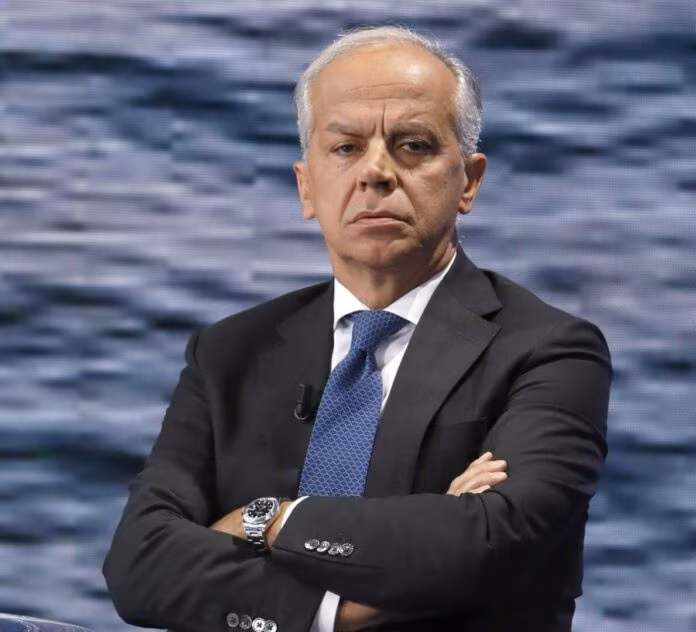 Migranti, Piantedosi “Obiettivo decongestionare Sicilia e Calabria”