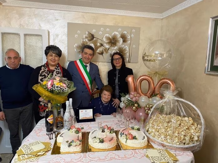 Geraci Siculo festeggia nonnina centenaria, borgo madonita in corsa per la “Zona blu”