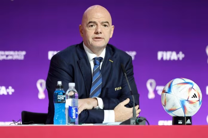 Infantino confermato presidente della Fifa fino al 2027