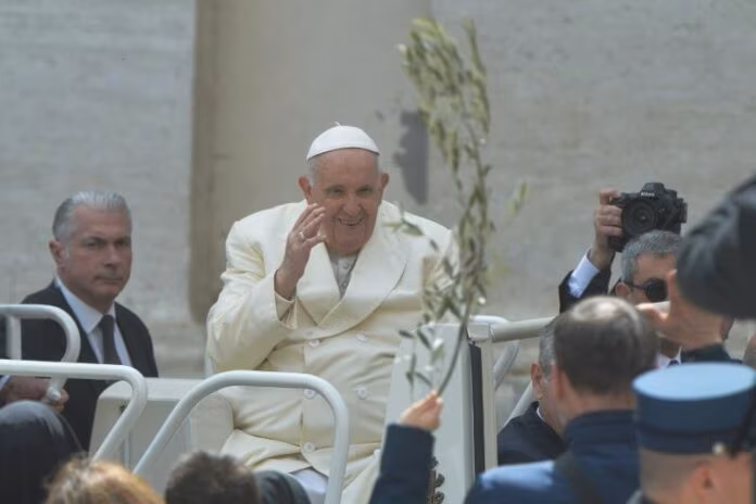 Il Papa non parteciperà alla Via Crucis, la seguirà da Santa Marta