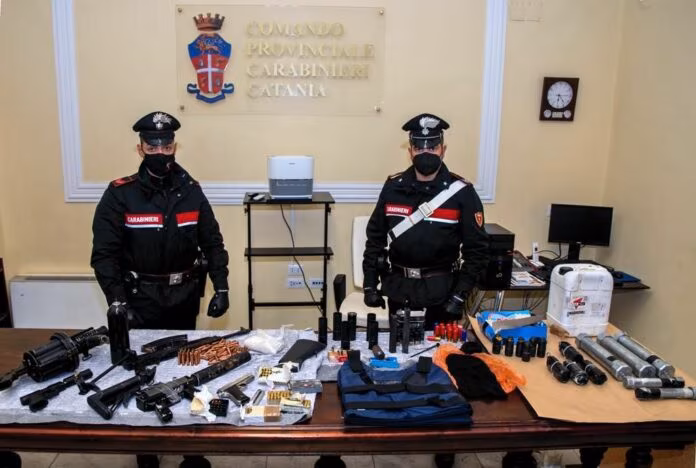Armi da guerra per clan, arrestato esponente cosca mafiosa di Catania