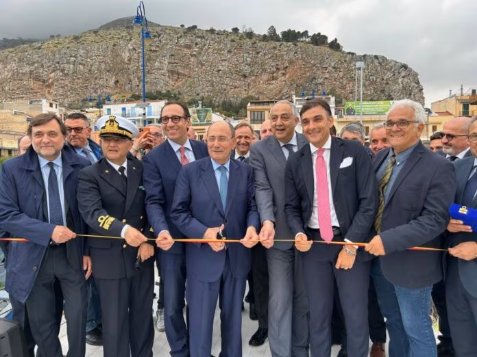 Palermo, inaugurato pontile di Mondello e accesa la nuova illuminazione