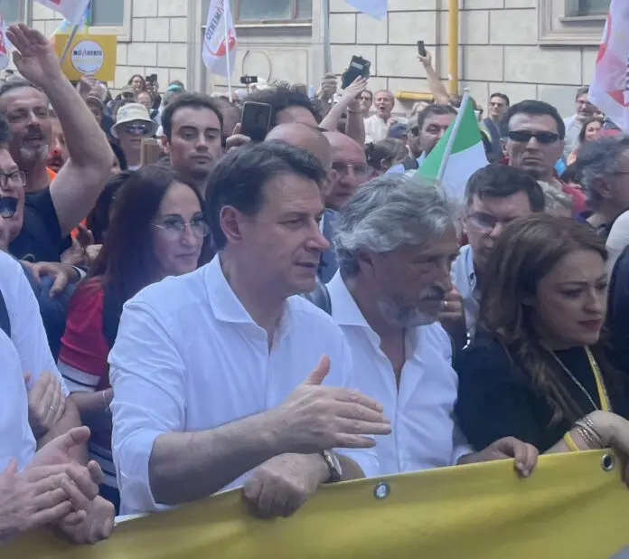 Conte “Il Governo fa cassa sui poveri”