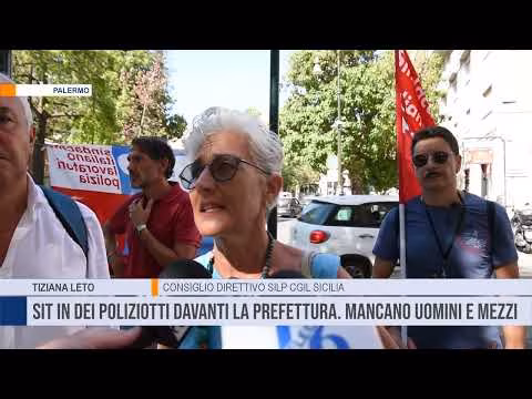 Sit in dei poliziotti davanti la Prefettura