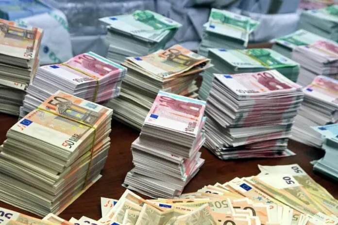 A giugno prestiti in calo, salgono i tassi sui mutui