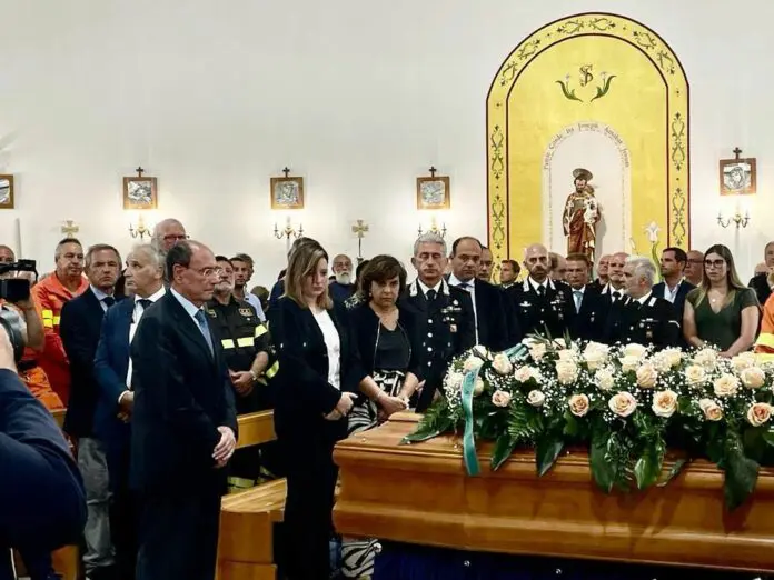Schifani a funerale operaio forestale “Vittima innocente di mani criminali”